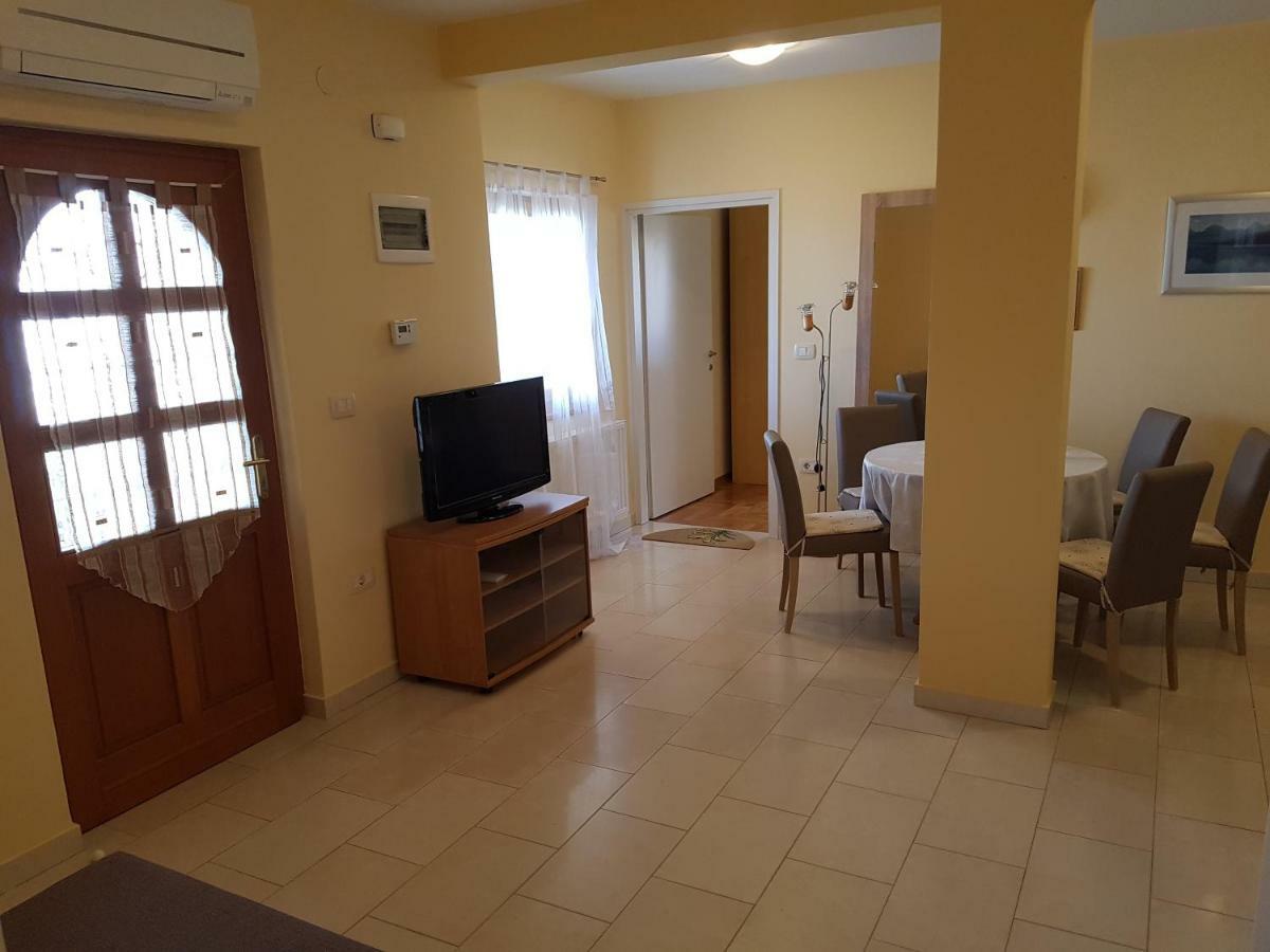 Apartment Barba Ližnjan Eksteriør bilde